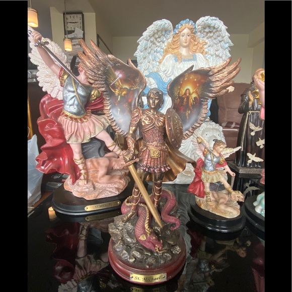 Collection of  angels and saints statues - vintage, antique, and modern - Picture 13 of 15